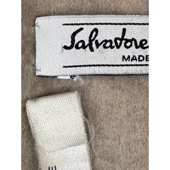 Authentic Salvatore Ferragamo 100% Cashmere Shawl Scarf, 27x60 Fringe Jaguar - Picture 6 of 6